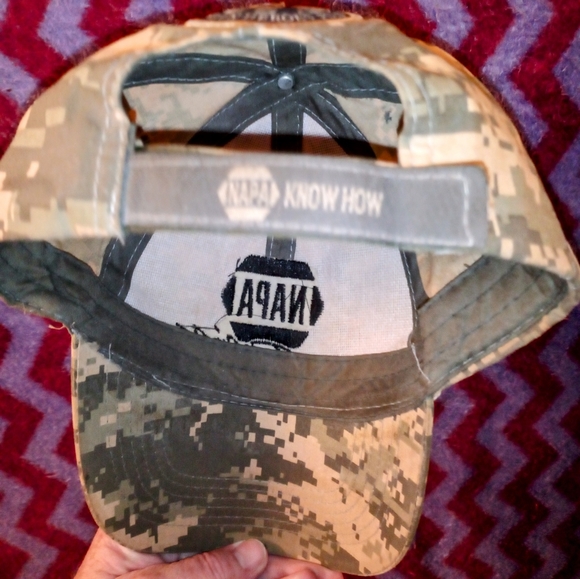2 camo hats - Picture 5 of 5